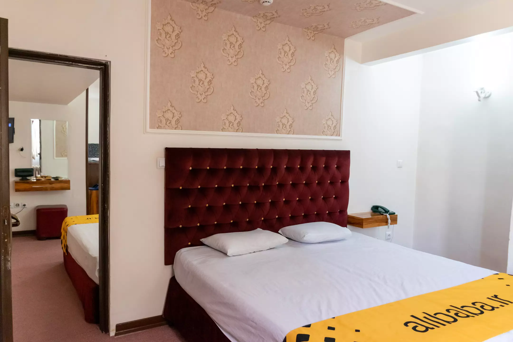 Alibaba https://cdn.alibaba.ir/ostorage/hotel-accommodation-images/69ca36741c3fc56fd6b85e72_هتل خاور-سوییت 5تخت  (3).webp